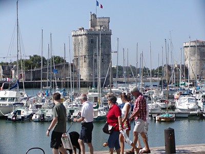 Bordeaux a Akvitánie, památky, víno a vlny Atlantiku letecky 2020